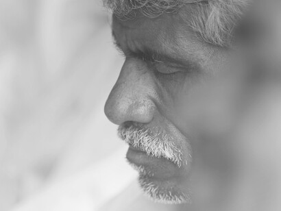 Anziano signore, profilo