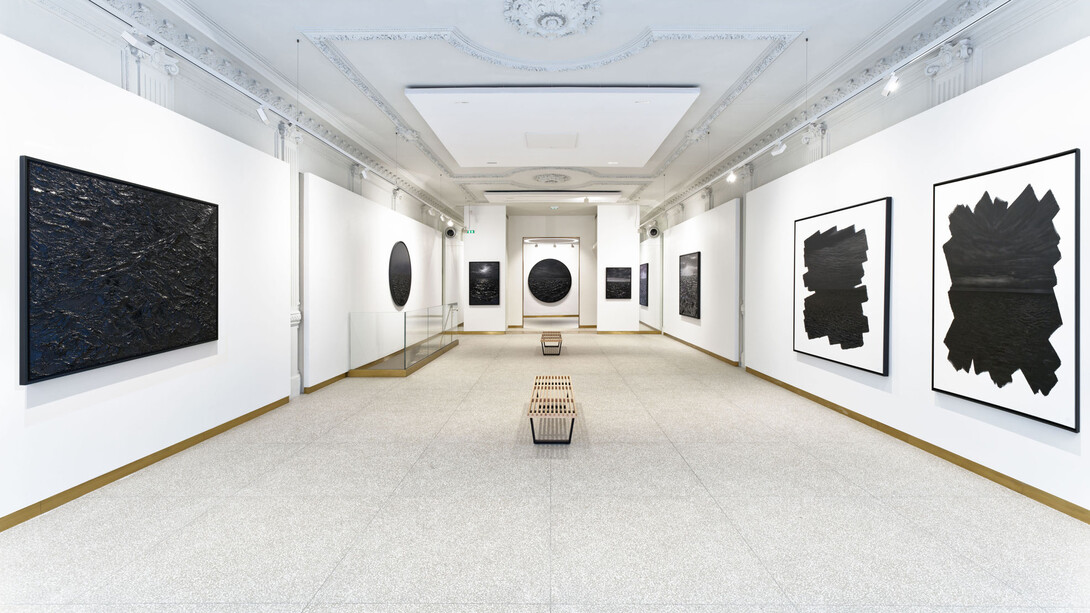 Bao Vuong, Between shadow and light: infinity, exhibition view. Courtesy of Ceysson & Bénétière 