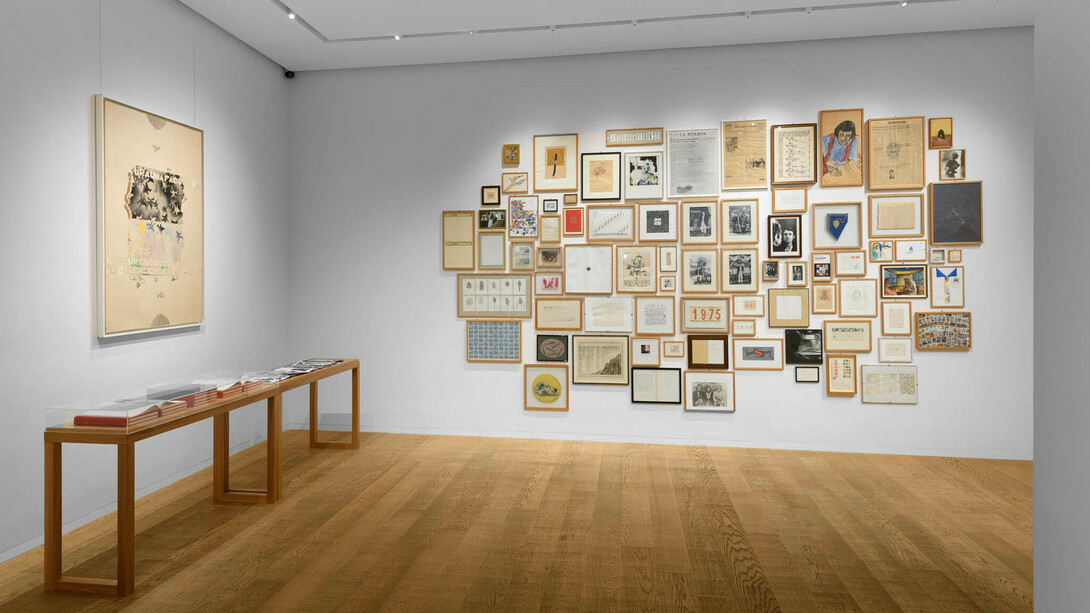 Alighiero Boetti, Cabinet de curiosités, vista della mostra. Per gentile concessione di Tornabuoni Arte