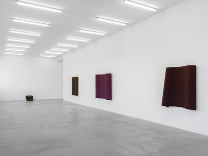 Gabriel Sierra, Pensieri belli, vista della mostra. Cortesia di Galleria Franco Noero