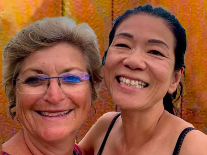 Jenni et moi ne travaillons plus pour Alstom. Mais nous restons « amies comme cochons ». Désormais, elle parle couramment le français