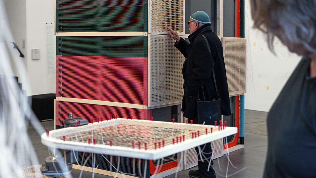 Verschiedene künstler, An der schwelle des museums, ausstellungsansicht. Mit freundlicher genehmigung des Migros Museum