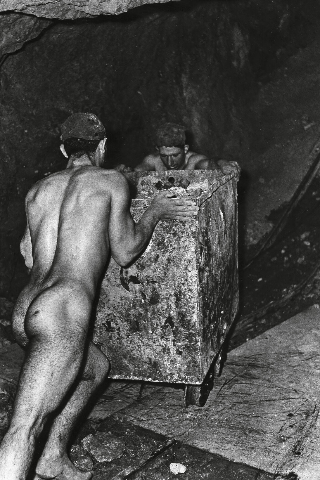 Fulvio Roiter, Miniera di zolfo in Sicilia, 1953 © Fondazione Fulvio Roiter