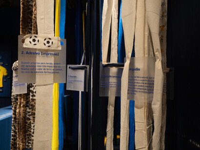 Amarelinha, exhibition view. Courtesy of Museu do Futebol