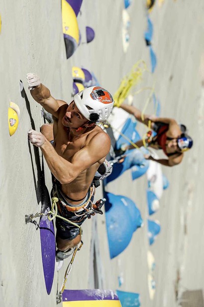 Louna Ladevant. Jeune et prodigieux grimpeur, il prouve à chaque grimpe que l’escalade demande un effort physique et intellectuel similaire