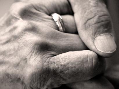La verdadera esencia del amor consiste en renunciar a la conciencia de sí mismo, en olvidarse de sí, para concluir en la mismidad del otro