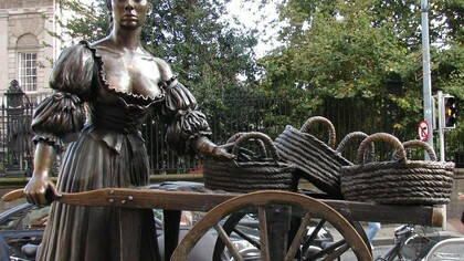 Estatua de Molly Malone en el centro de Dublín