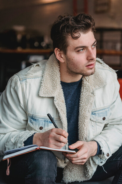 Autor busca inspiração em acontecimentos de sua vida pessoal