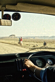 Valentina al volante del Volkswagen Comby verso Città del Capo