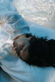 Elle est la plus paisible quand elle dort, c'est peut-être pourquoi elle préfère vivre dans ses rêves