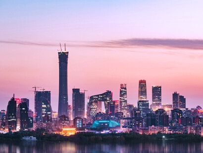 La crisis económica e inestabilidad política de Latinoamérica, así como el cambio de modelo de negocios chino hace que los préstamos y los movimientos económicos sean más limitados