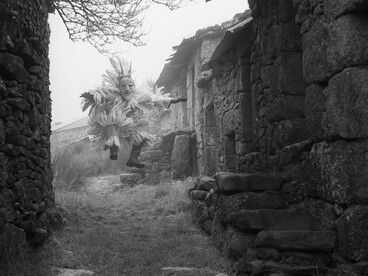 Caretos de Lazarim. Atualmente, os Caretos não são apenas um fenómeno etnográfico; são um motor de desenvolvimento para a região. O seu reconhecimento cultural transformou-os num ativo estratégico fundamental para combater a desertificação e potenciar a economia do interior