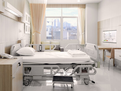 La cama del hospital era incómoda