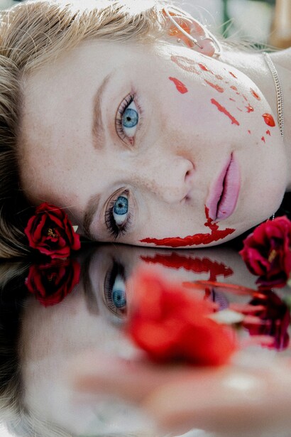 Attraverso la confessione del protagonista, Tolstoj mette in discussione le convenzioni sociali, suggerendo che il vero amore è privo di desiderio egoistico