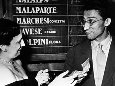 Cesare Pavese con Maria Bellonci al Premio Strega nel 1950