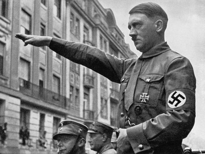 Adolf Hitler a un raduno nazista