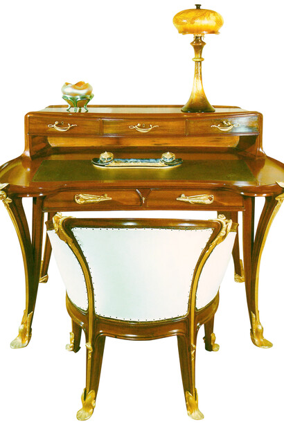 Majorelle, Louis. Chaise et bureau « Aux Nénuphars ». Bois et bronze. Galerie Maria de Beyrie, Paris.
