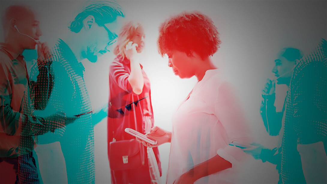 People leveraging smart digital devices for information consumption in the post-truth era