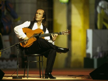 Paco de Lucía en una actuación en televisión