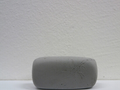 Paul Hage Boutros, Erasure, 2014, gomme, 70 x 35 x 20 mm, courtesy de l’artiste & galerie anne barrault