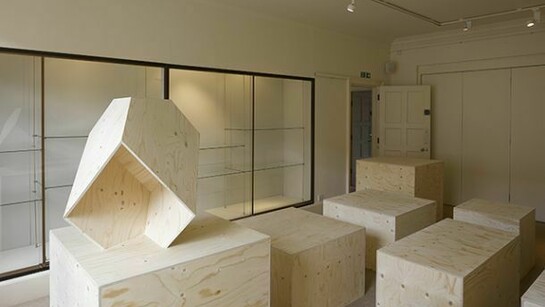 Die Traumdeutung 75,32m AMSL, Freud Museum London, 2014, © Miroslaw Balka, Photo: Jack Hems, Courtesy White Cube