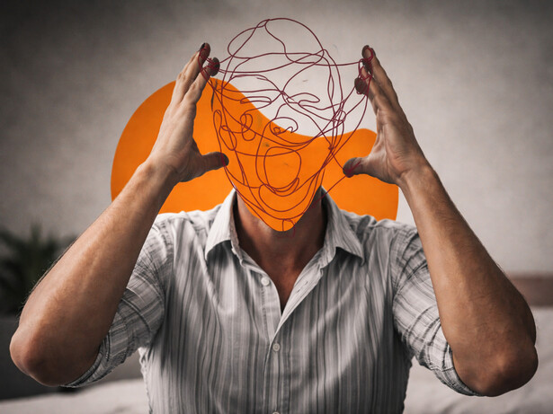 A portrait of inner noise: the visible weight of thoughts that refuse to quiet