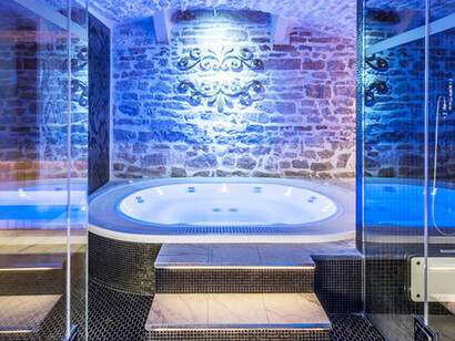 Atrium, hydro massage area