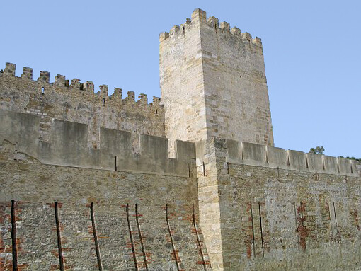 El Castillo de San Jorge fue construido como  una fortaleza musulmana durante el siglo V. Lisboa, Portugal