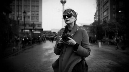 Helga Paris blieb dicht an den Menschen und erlaubt es damit Jahrzehnte später noch, die scheinbare Normalität wiederzuentdecken