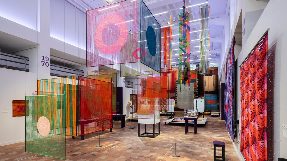 Various artists, Textile manifestos. From Bauhaus to Soft sculpture, exhibition view. Courtesy of Museum für Gestaltung