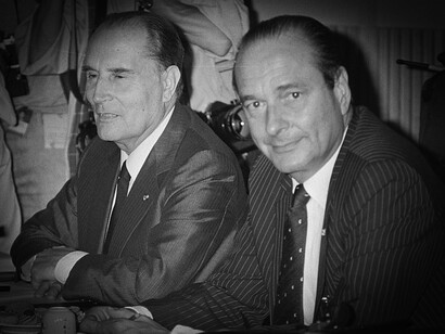 François Mitterrand, président de la République française à l’époque, et Jacques Chirac, Premier ministre de la France, le 26 juin 1986. Photo de Bart Molendijk