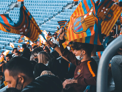 Existem locais onde o futebol é capítulo à parte por tanta rivalidade entre torcidas, ultras e clubes. Estádio Santiago Barnabéu, Madrid, Espanha
