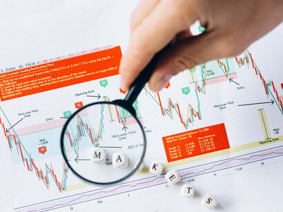 Descubra o papel dos algoritmos de motores de busca na determinação da relevância do conteúdo online e sua influência em nossas vidas digitais
