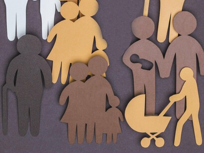 "Pessoas" de papel. Abram auto-estradas do imaginário com imagens transcendentes do corpo humano e o automóvel passará a ser diferente. Trinquem a metamorfose com os lábios do desejo transformado e transformador e os híbridos vão acontecer!



