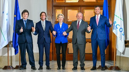 From left to right: Argentinian President Javier Milei, Uruguayan President Luis Alberto Lacalle Pou, President of the European Commission Ursula von der Leyen, Brazilian President Luiz Inácio Lula da Silva, and Paraguayan President Santiago Peña after 2024 negotiations for an EU-Mercosur partnership agreement