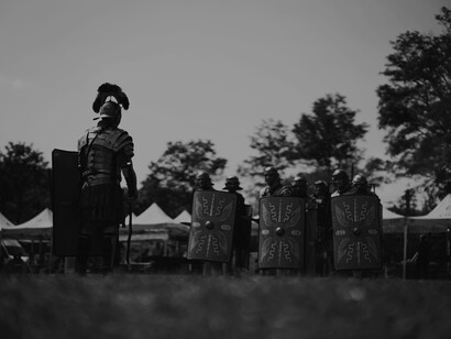 Guerrieri con armatura e scudi. Scuole di gladiatori a Benevento: il perfezionamento delle tecniche di combattimento