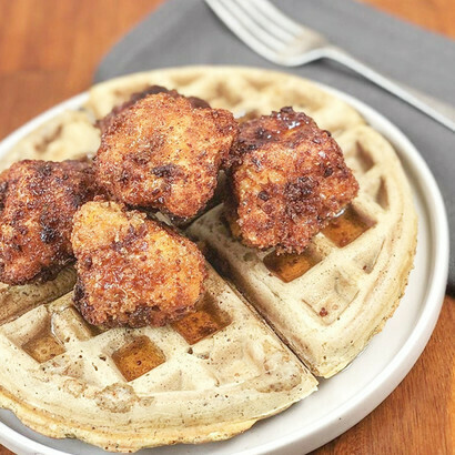 Pollo vegano e waffle