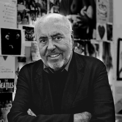 Elio Fiorucci ha portato nella moda italiana una ventata di colore, creatività e libertà, rompendo gli schemi tradizionali