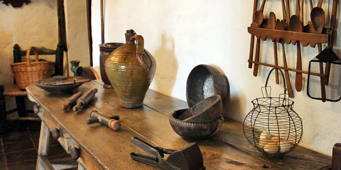 Comedor rural, Exhibition view. Courtesy of Museo Unicaja de Artes y Costumbres Populares