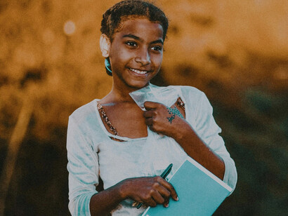 A infraestrutura escolar precária em zonas rurais desestimula alunos e professores, ampliando o fosso educacional entre áreas urbanas e rurais