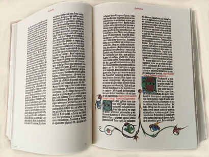 Ejemplar de la «Biblia de Gutenberg» que empezó a confeccionarse en 1452