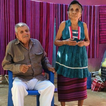 Abacuc Avendaño, il più anziano “tintorero” di Pinotepa de Don Luis e sua moglie