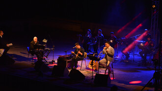 Matthaios and Konstantinos Tsahouridis along with Mimis Plessas, performing in an open theatre in northern Greece