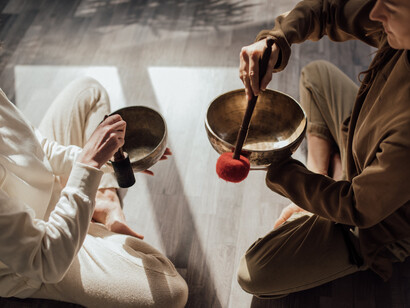 Meditazione e mindfulness. Scegli una pratica meditativa che vada bene per te, o ascolta una meditazione guidata se non sei abituato a meditare autonomamente