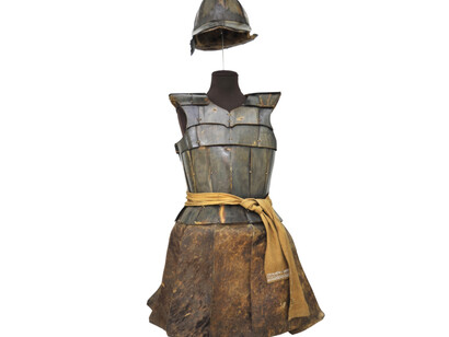 Coraza con peto y espalda y faldellín