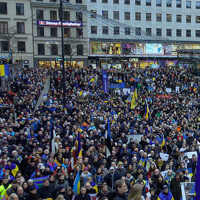 Demonstrationen und Mahnwachen gegen den russischen Angriffskrieg gegen die Ukraine. Bild: Stockholm, Schweden, am 24. Februar 2022