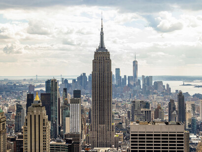 Manhattan skyline with Empire State Building highlighting the urgent need for green spaces in New York City, USA