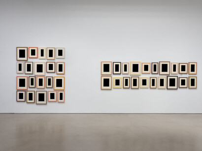 Allan McCollum, A moment in time: plaster surrogates, exhibition view. Courtesy of Petzel Gallery