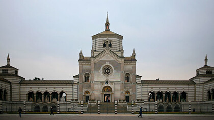 Il Cimitero Monumentale di Milano nella sua vista esterna frontale