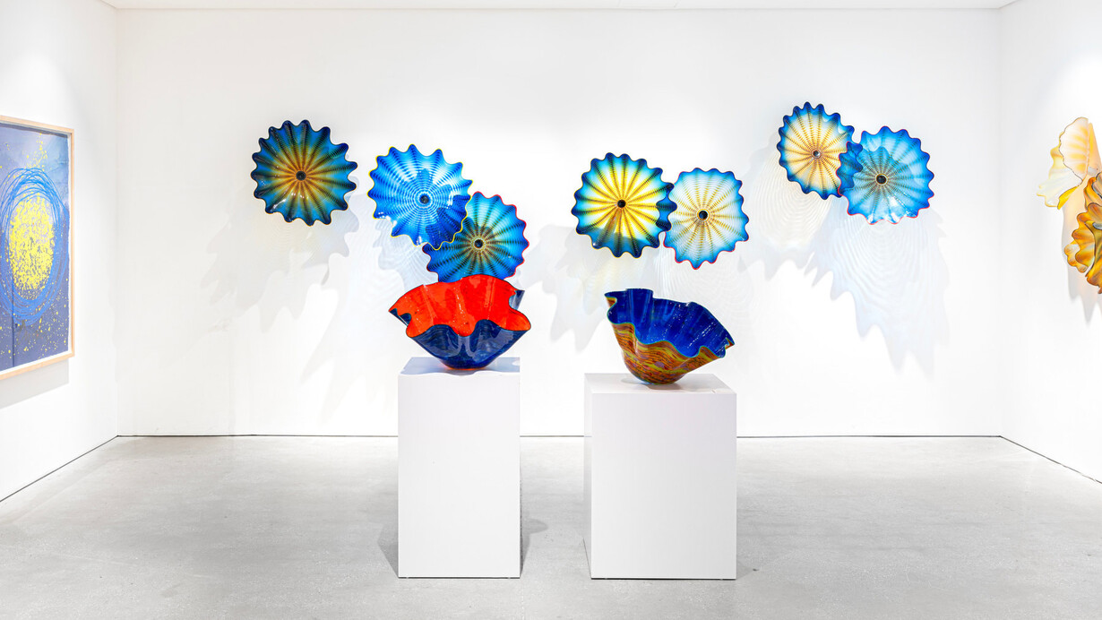 Dale Chihuly, Chihuly, selections from four decades of iconic work, exhibition view. Courtesy of Leila Heller Gallery
